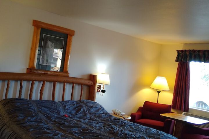 The Ponderosa Motel