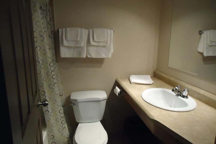 Room 8 of 28