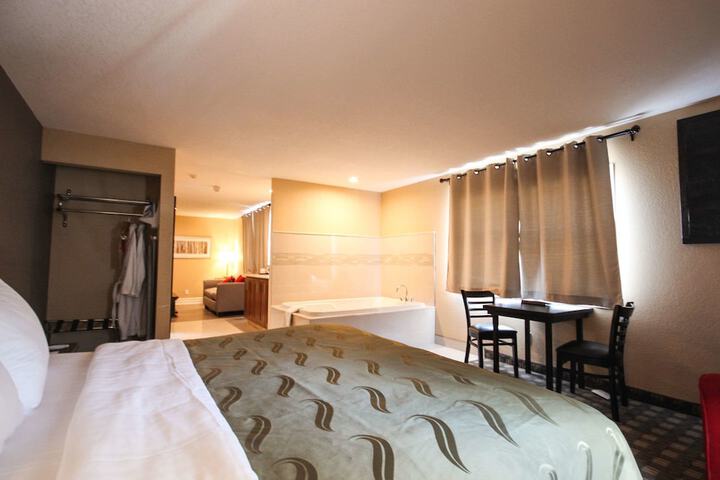 Room 33 of 75
