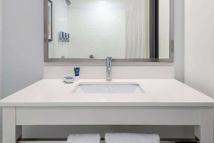 Four Points by Sheraton Huntsville Airport