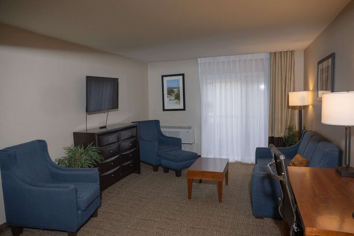 Comfort Inn & Suites Erie - Splash Lagoon Indoor Waterpark