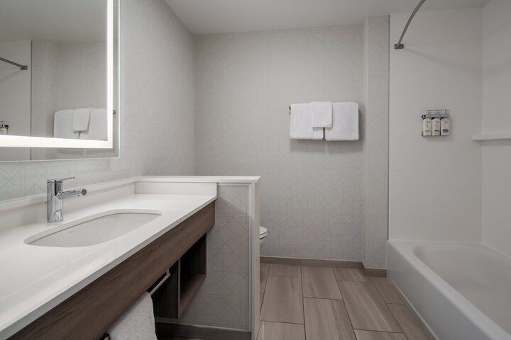 Holiday Inn Express & Suites Linden – Newark South by IHG