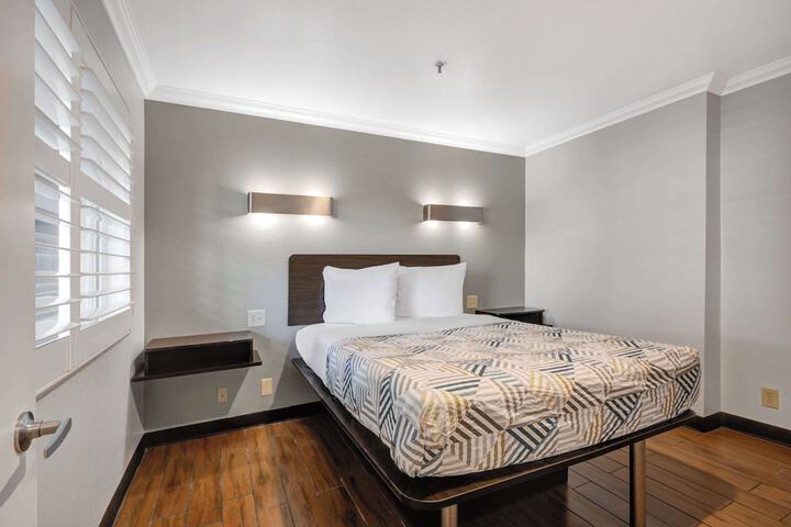 Room 40 of 48