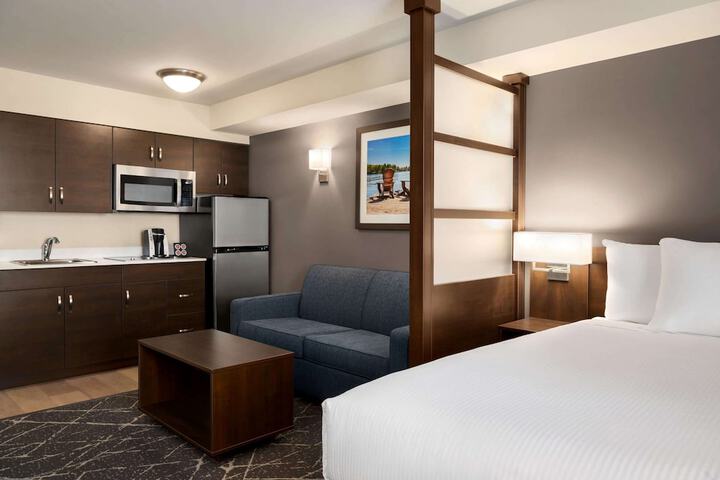 Room 13 of 40
