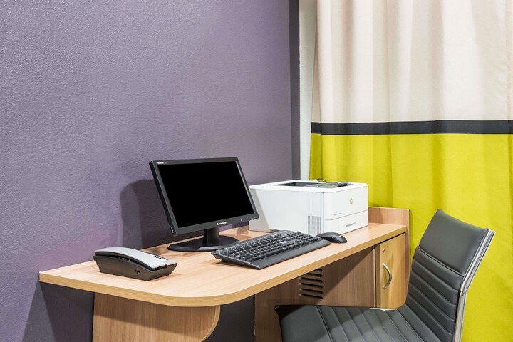 Business Center 17 of 17