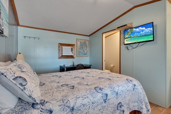 Room 5 of 9
