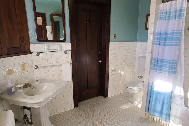 Room 19 of 37