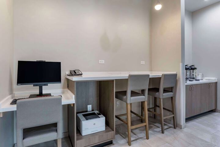 Business Center 29 of 29