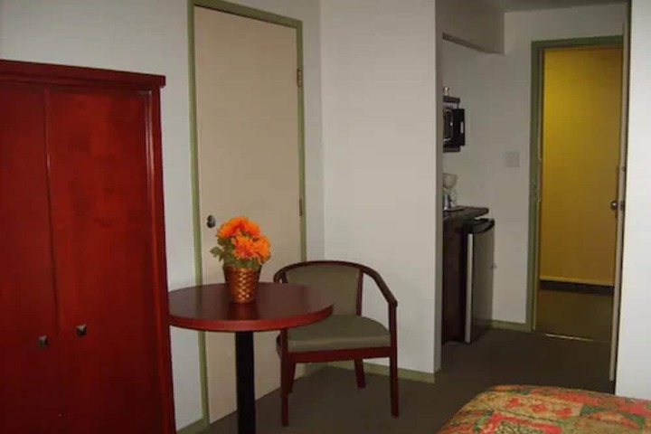 Room 30 of 40