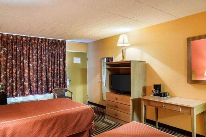 Rodeway Inn University