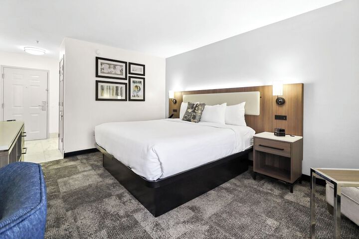 Room 41 of 77