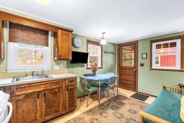 Phoenicia Lodge