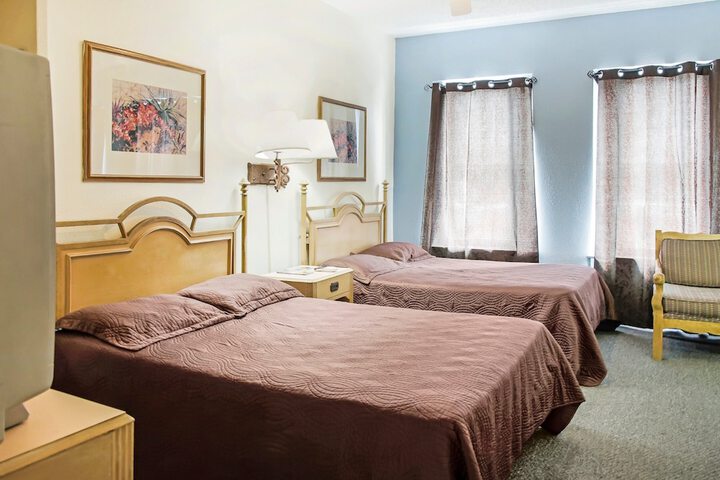 Room 25 of 77