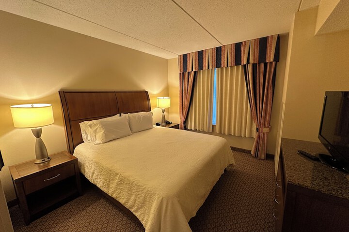 Arnot Grand Hotel & Suites