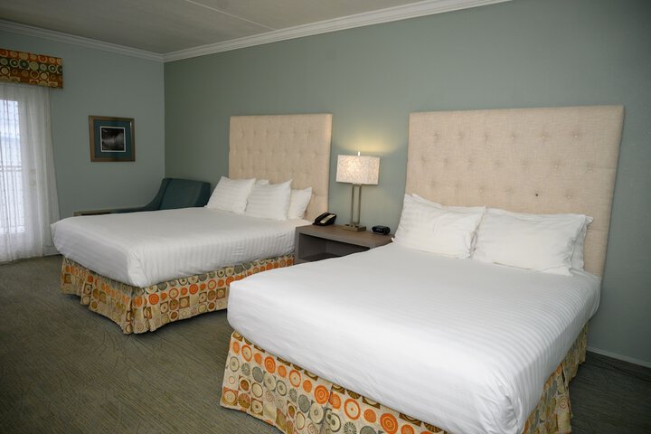 Cherry Tree Inn & Suites