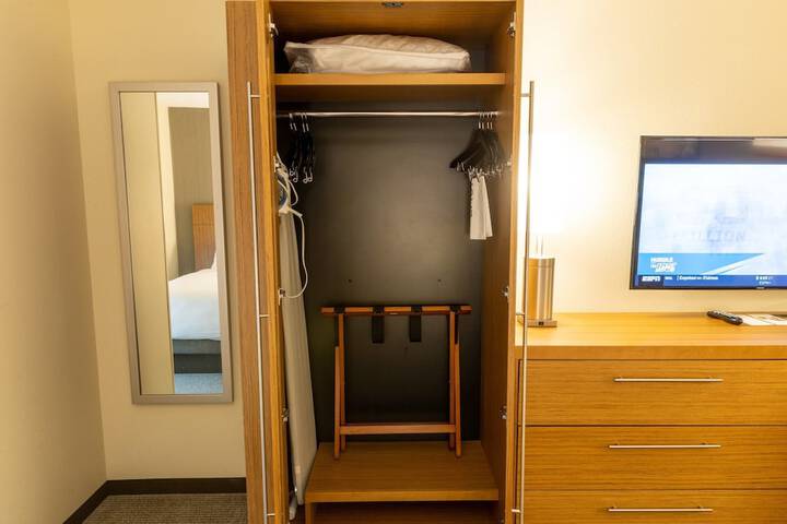 Room 13 of 32