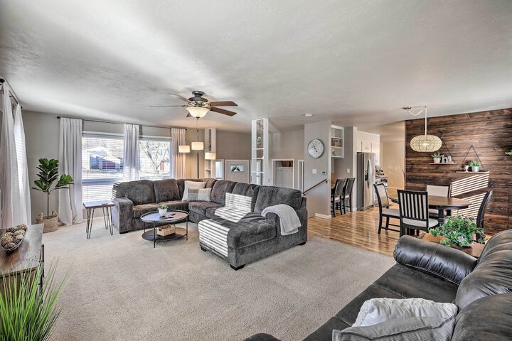 Sioux Center Split-level Home w / Game Room!