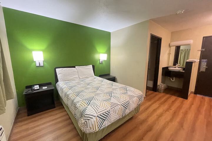 Room 27 of 34