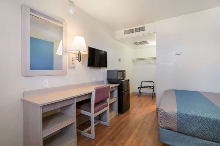 Room 30 of 36