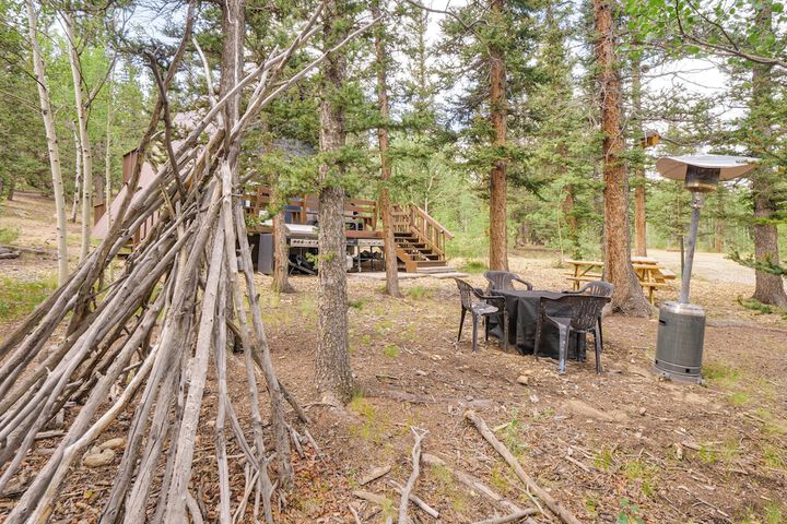 Sunny Muddy Moose Cabin w / Fire Pit & Mtn Views!