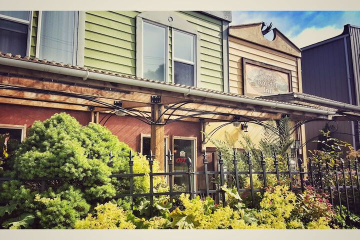 Black Rooster Guesthouse