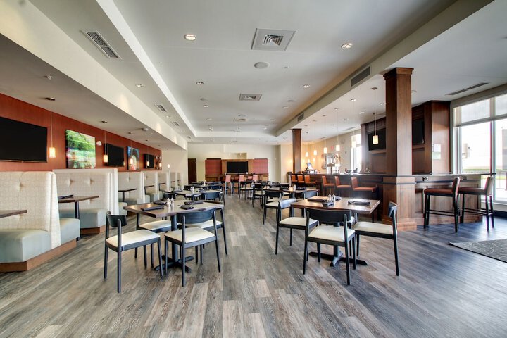 Holiday Inn & Suites Peoria at Grand Prairie by IHG