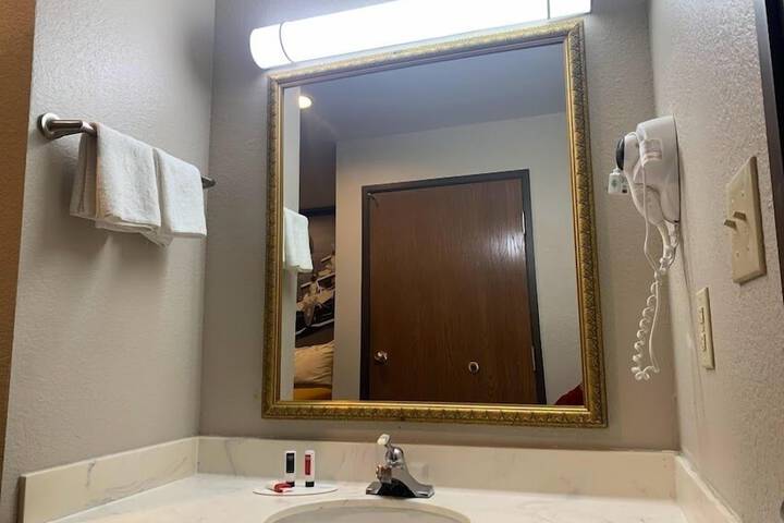 Room 11 of 16