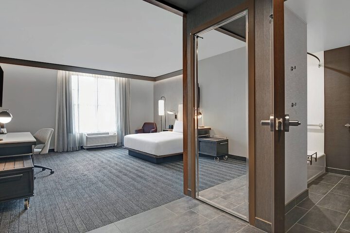 Room 26 of 40