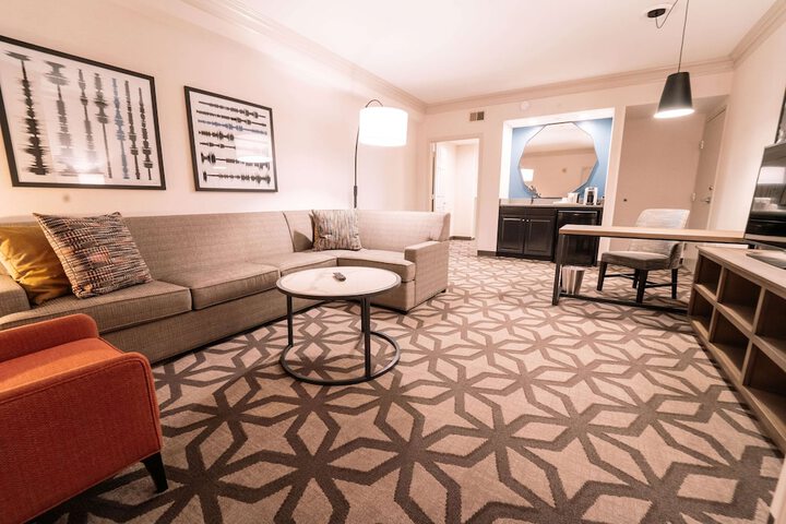 Room 33 of 79