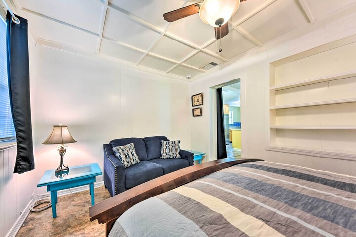 Jacksonville Getaway w / Yard 2 Mi to Beach!