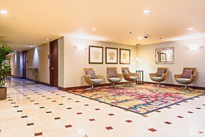 Hotel 5 of 206