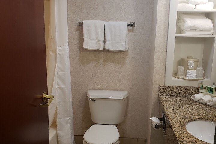 Holiday Inn Express Grove City by IHG