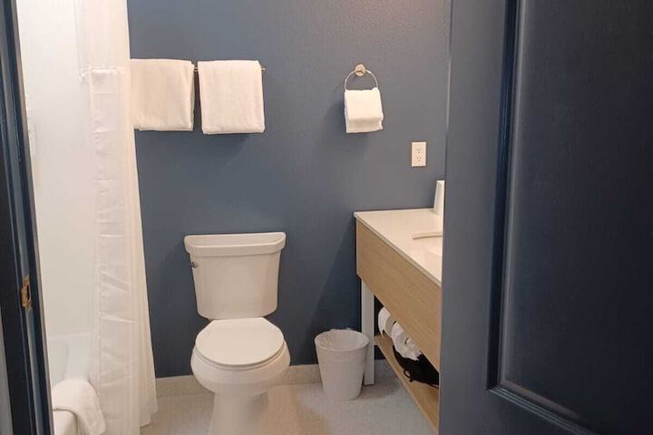 Room 9 of 11