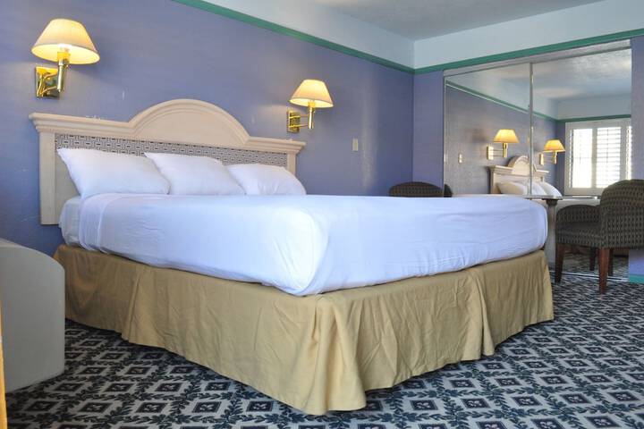 Room 22 of 65