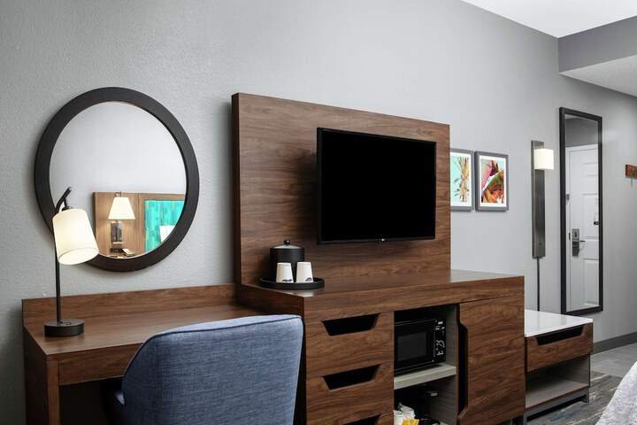 Room 10 of 23