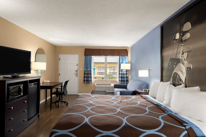 Super 8 by Wyndham Ellenton Bradenton Area