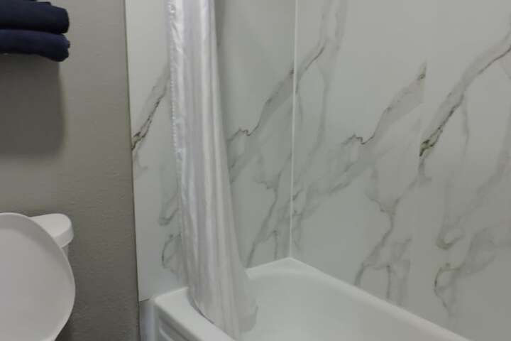 Coachmans Inn & Suites