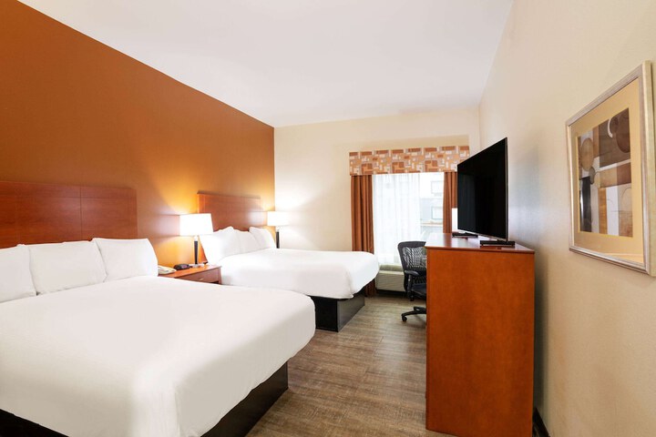 Room 17 of 28