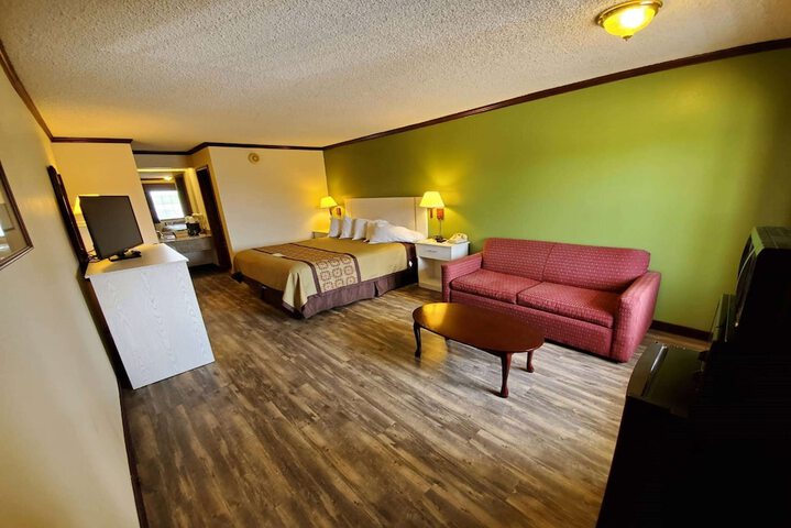 Room 9 of 16