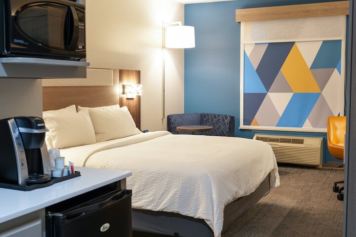 Holiday Inn Express & Suites Dallas Southwest-Cedar Hill by IHG