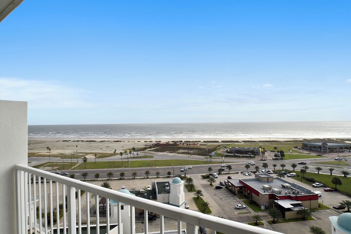 Emerald 1111 by Ryson Vacation Rentals