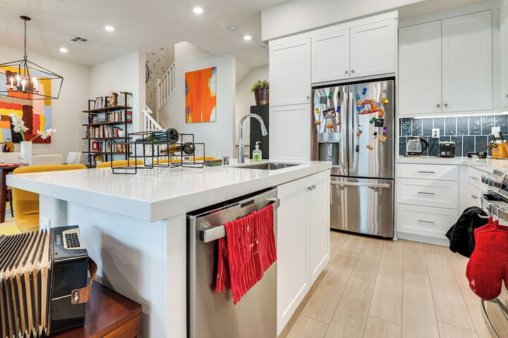 12 Mi to Dtla! Multi-level Charmer w / Pool Access