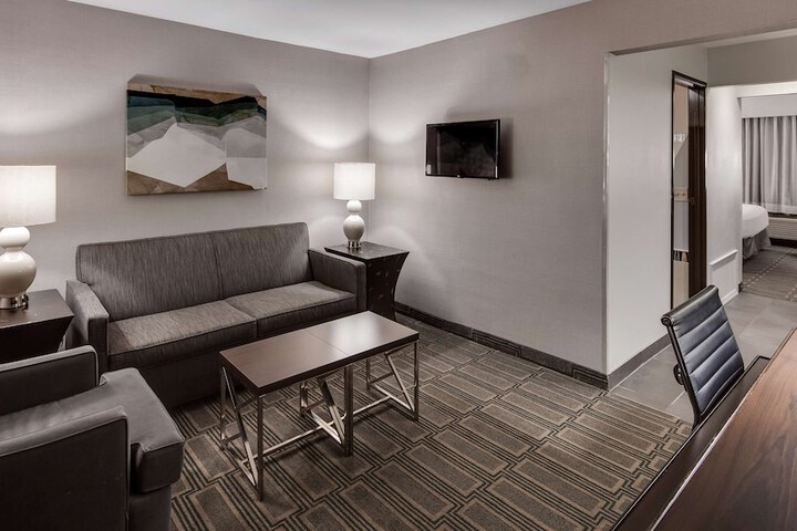 Room 33 of 52