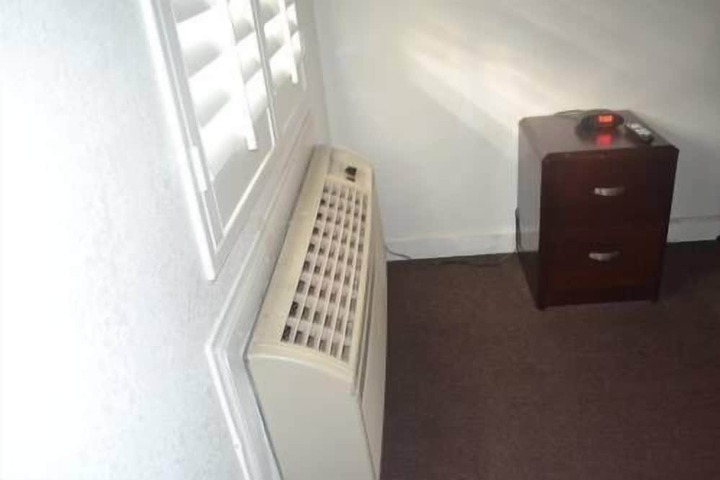 Room 13 of 20