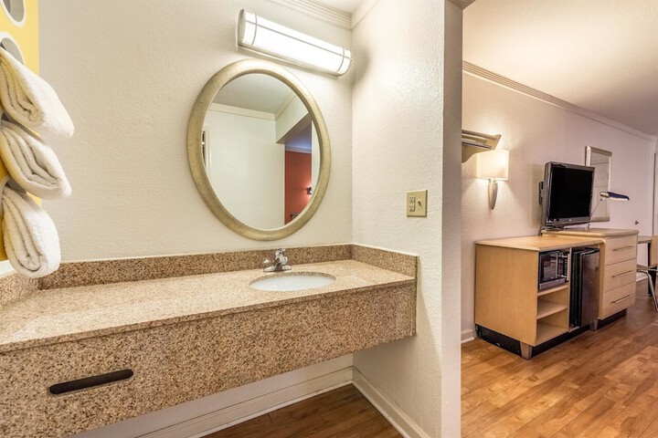 Motel 6 Gatlinburg TN - Smoky Mountains