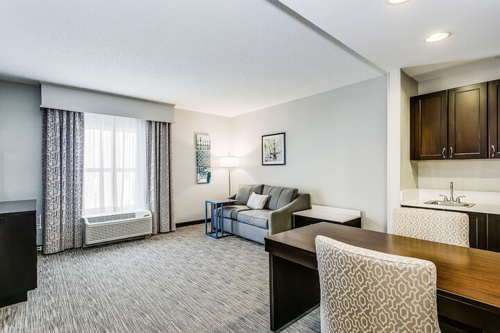 Hampton Inn & Suites Mobile- Downtown Historic District