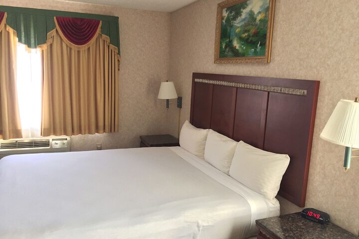 Room 13 of 27