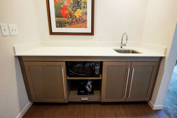 Hampton Inn and Suites Manchester