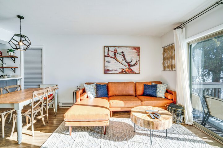 Condo w / Balcony & Views - Steps to Ski Shuttle!