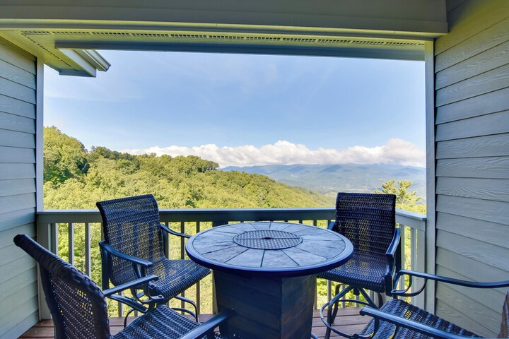 Scenic Views & Trail Access! Blue Ridge Mtns Condo